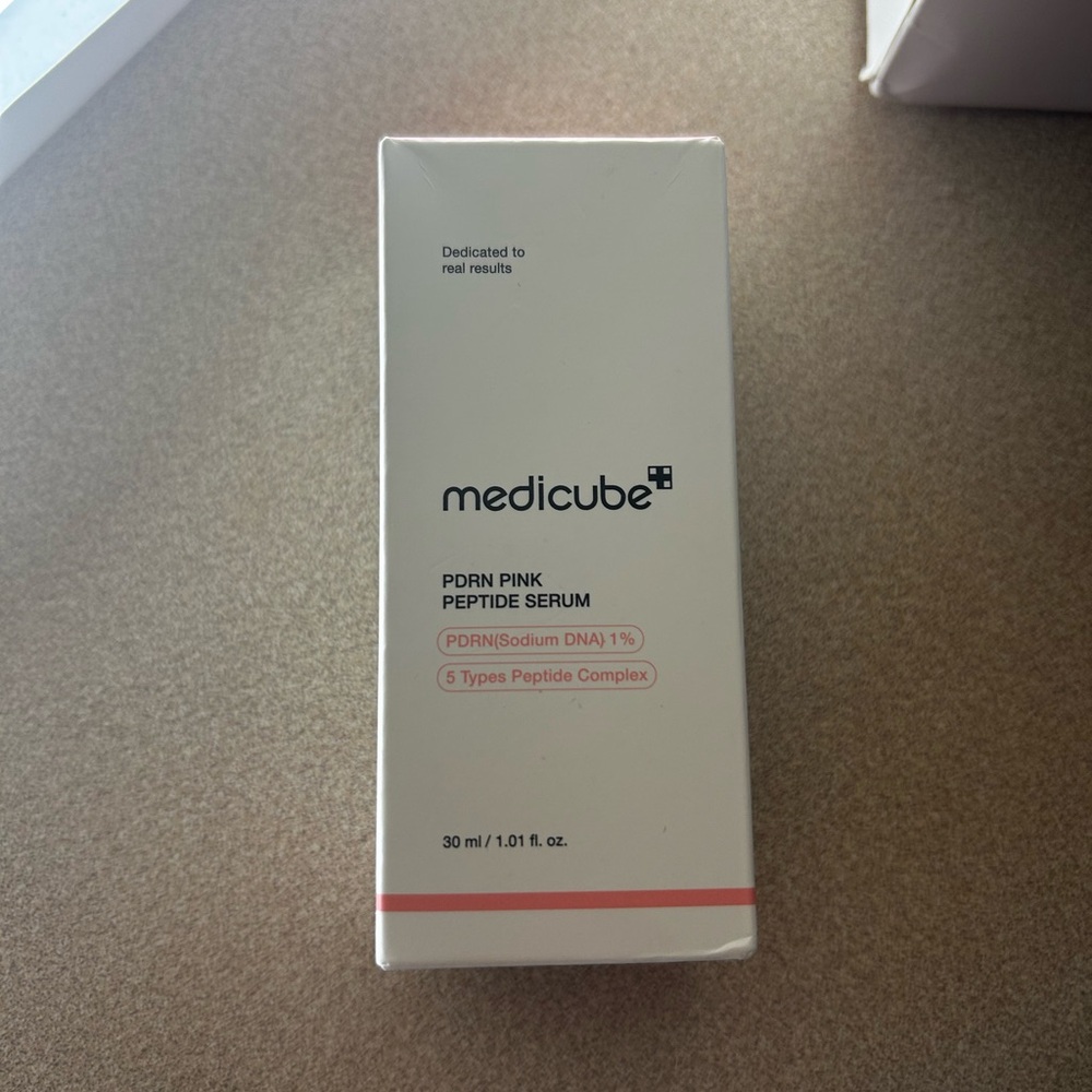 Medicube PDRN Pink Peptide Serum